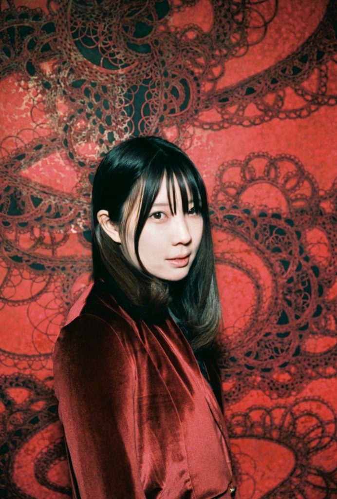 アーティスト石井七歩(いしいなほ)の人物画像