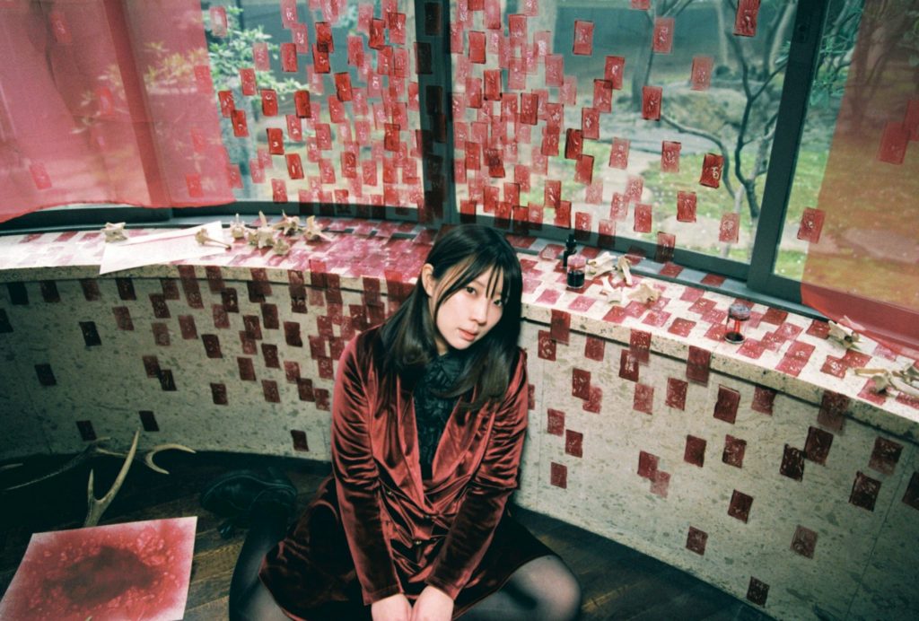 アーティスト石井七歩(いしいなほ)の人物画像